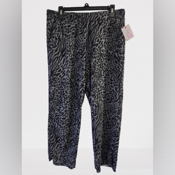 Secret Treasures Black and Gray Animal Print Pajama Pants - Picture 1 of 4